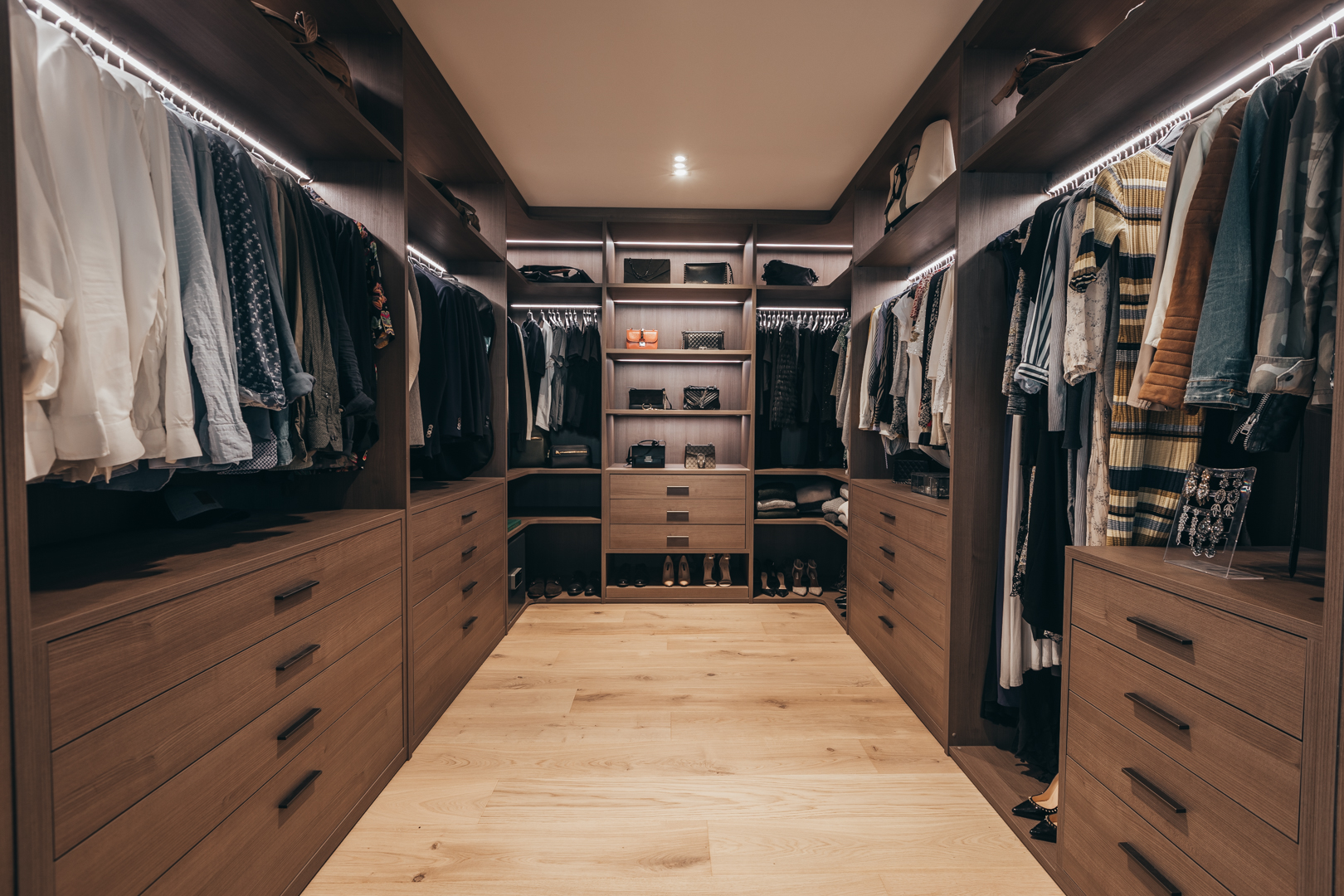 Walk in closet - garderob för ett smalare utrymme